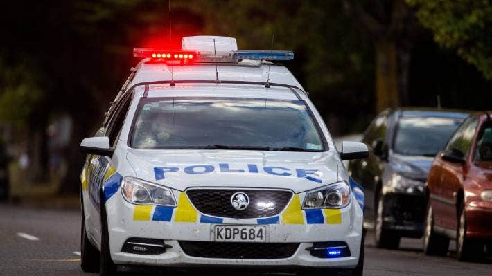COM - Police bank robbery